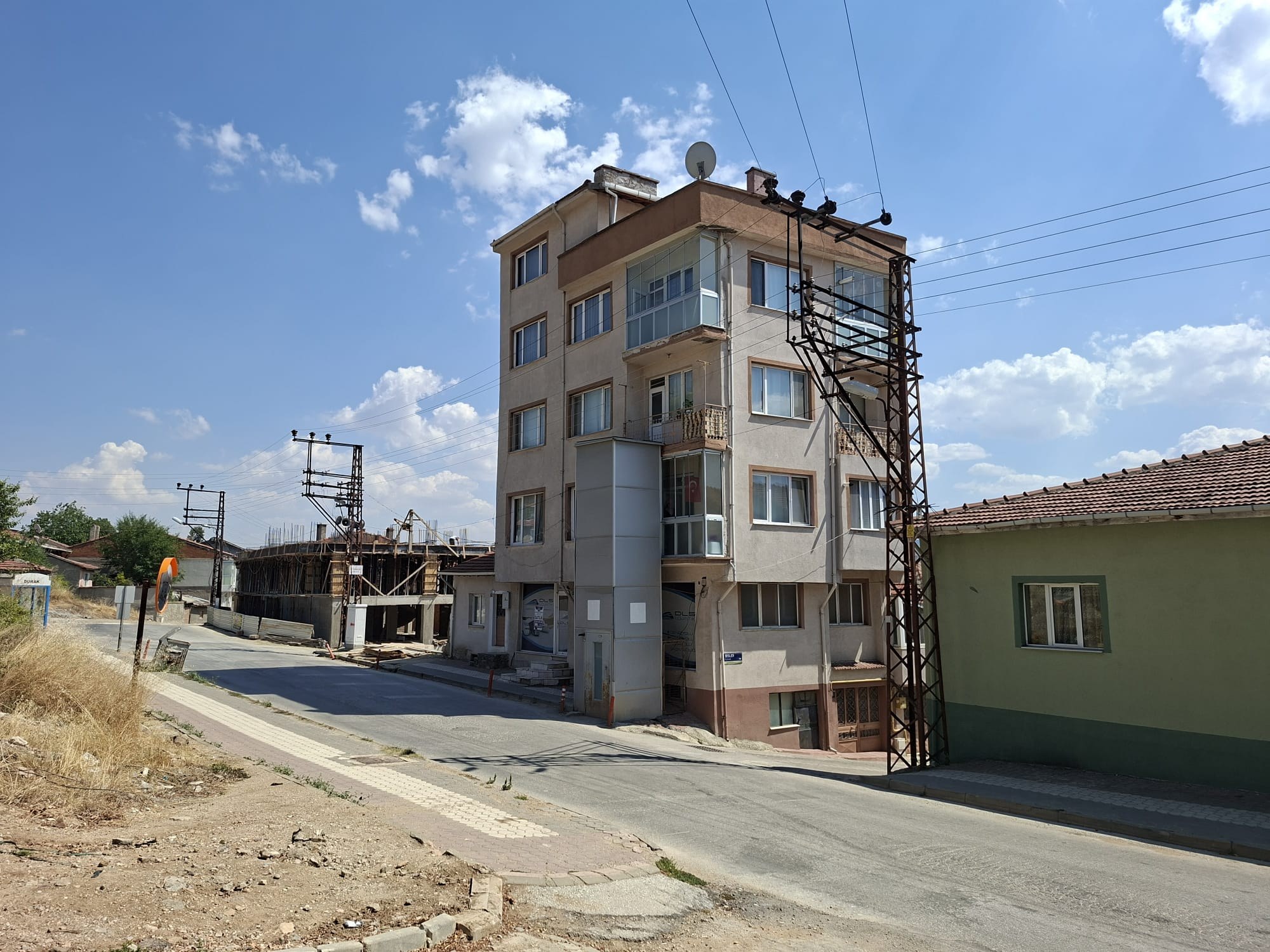 Merkezi Konumda Müstakil Konforunda 2+1 SATILIK DAİRE