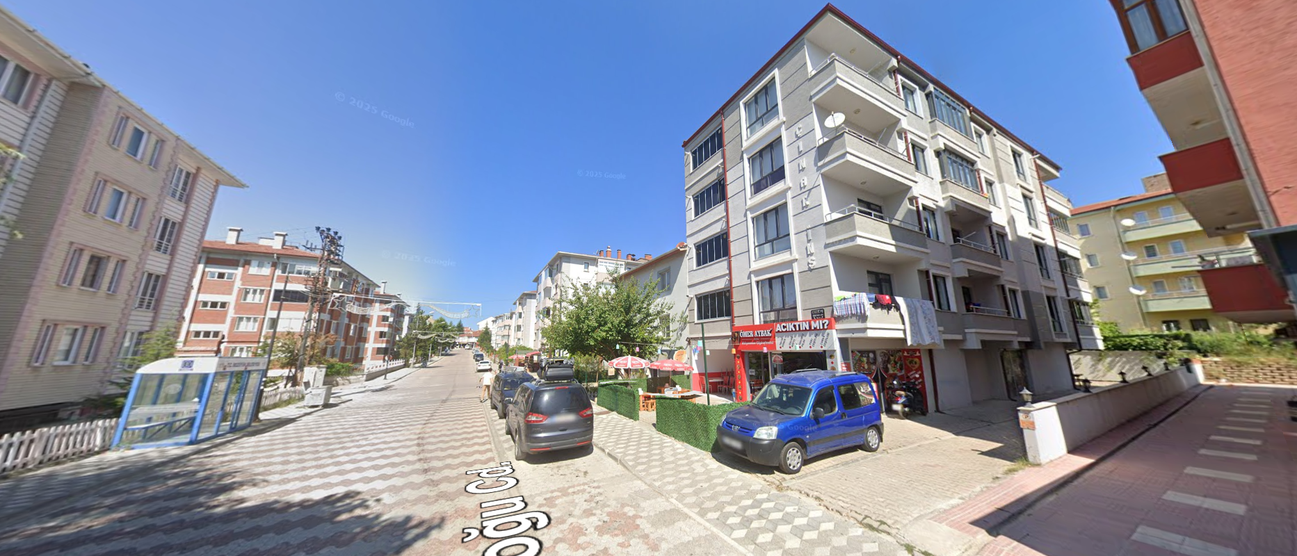 Yaşar Doğu Caddesi Üzerinde Ferah ara kat Kiralık 2+1 Daire