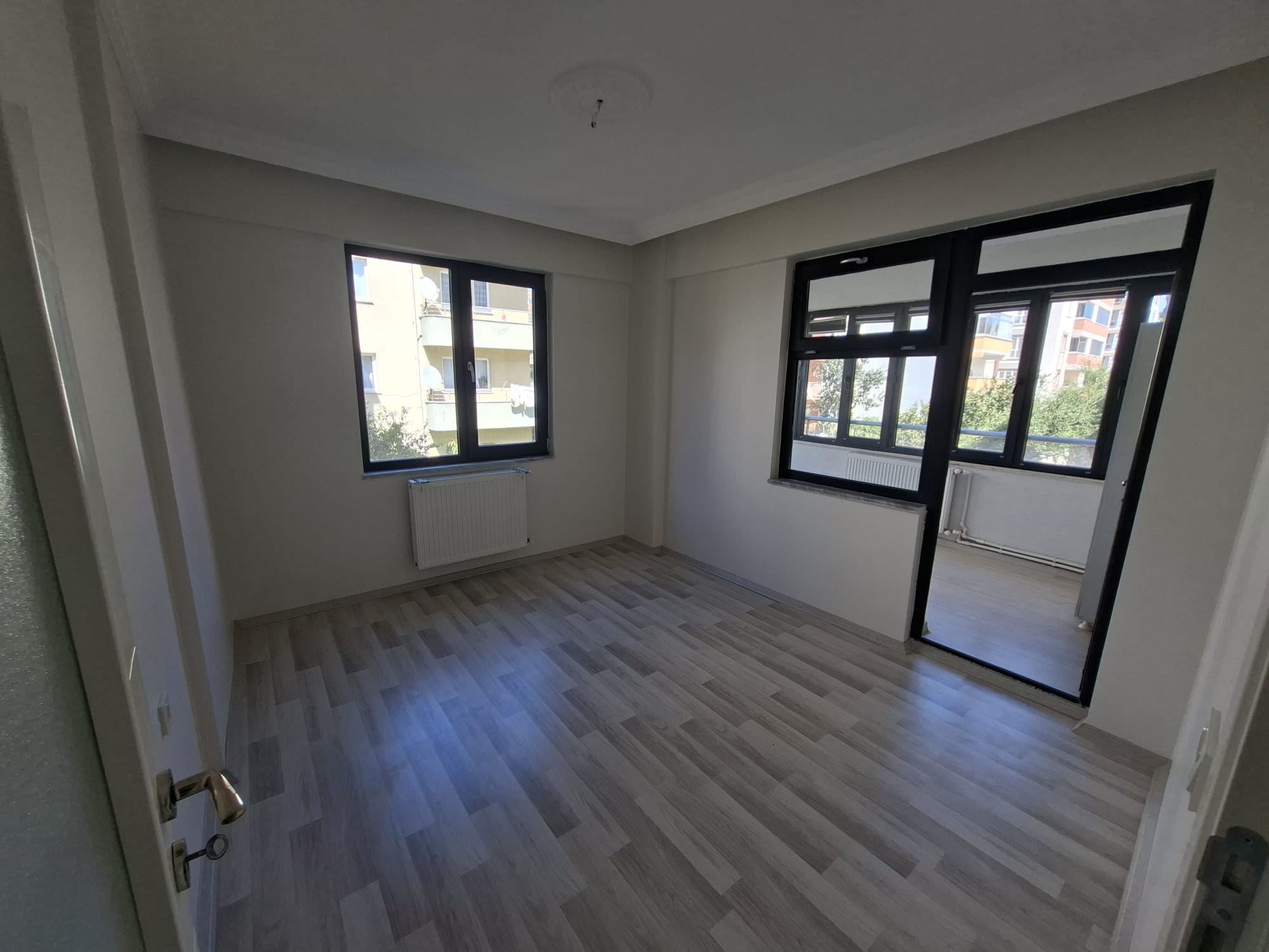 Yaşar Doğu Caddesi Üzerinde Ferah ara kat Kiralık 2+1 Daire ek görünüm
