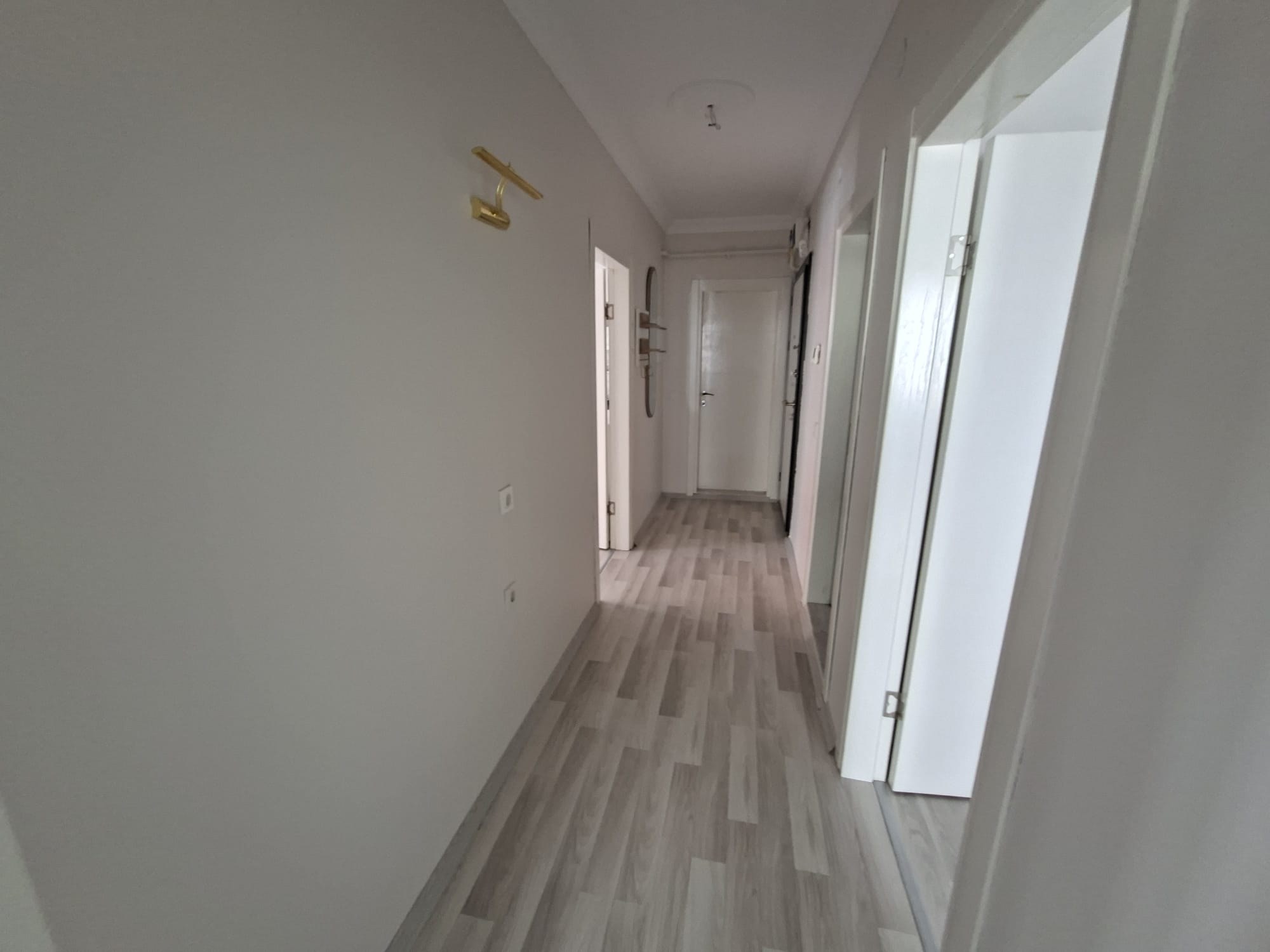 Yaşar Doğu Caddesi Üzerinde Ferah ara kat Kiralık 2+1 Daire iç mekân