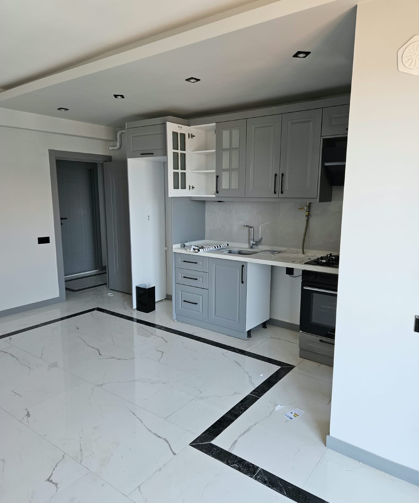 Nar Suit’te Şehrin Kalbinde, Kapanmaz Manzaralı Sıfır 2+0 Lüks Daire ana görünüm